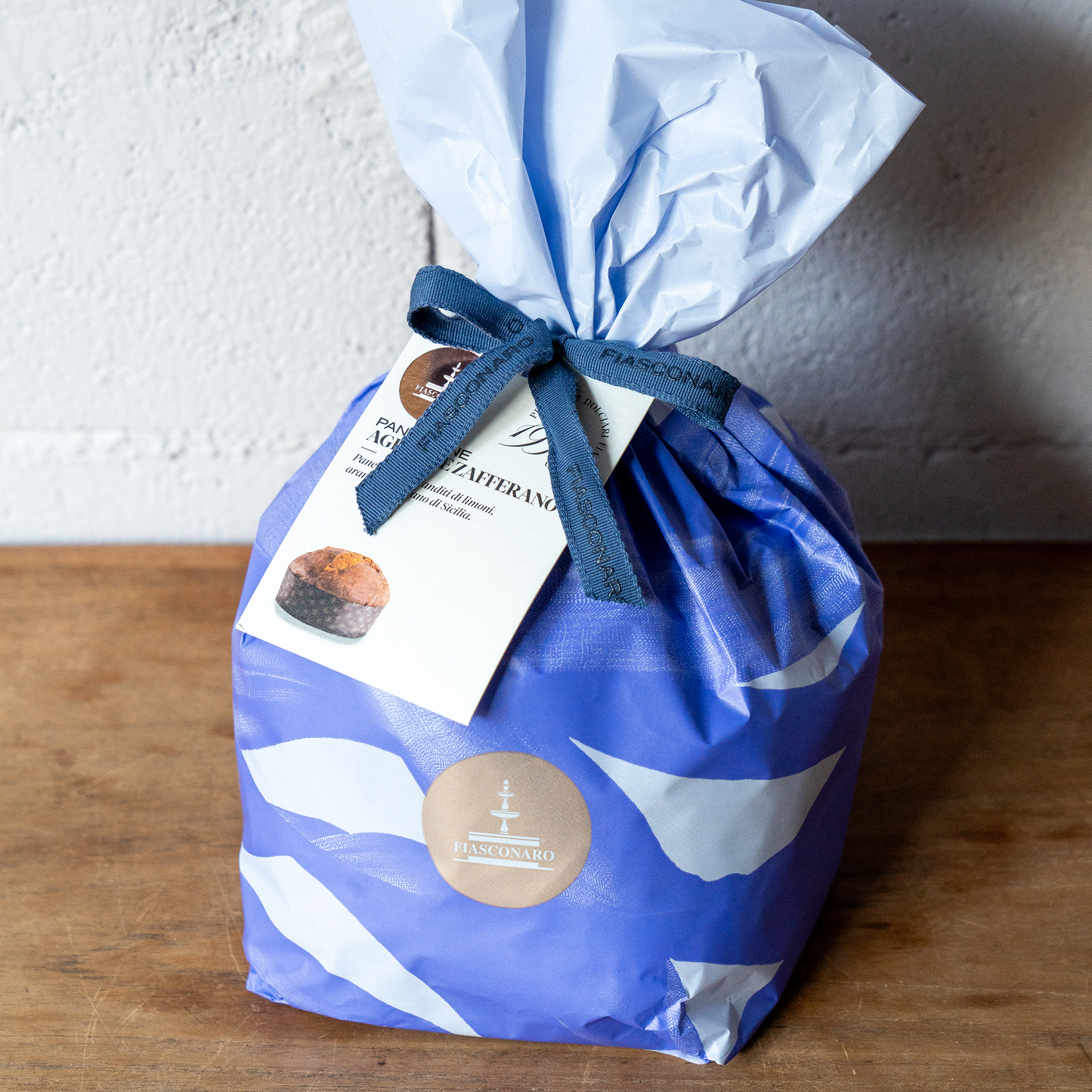 【アルグーミ&サフラン】小倉が愛してやまないシチリアのお菓子屋「フィアスコナーロ」のパネットーネ500gと甘口ワインのセット【パネットーネ+ワイン2種2本】