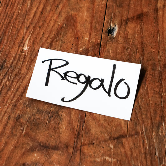 Regaloシェフ小倉 手書き文字ステッカー「Regalo」